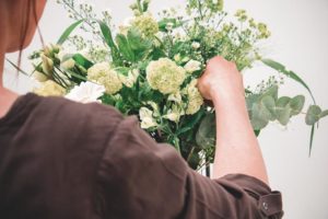 veldboeket met witte kleuren