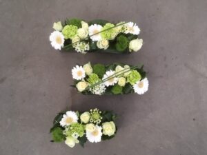 Bloemstuk in stenen potje allerheiligen