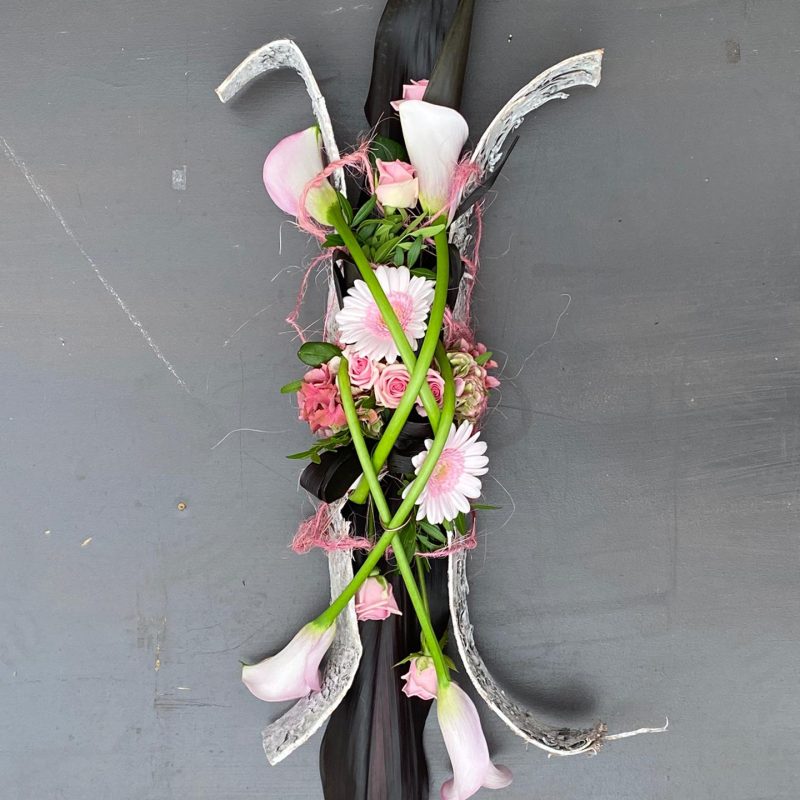 Bloemen geschikt tussen schors top